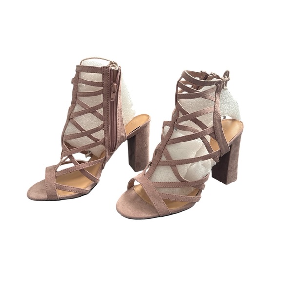 Charlotte Russe Faux Suede Chunk Heels - Picture 2 of 7